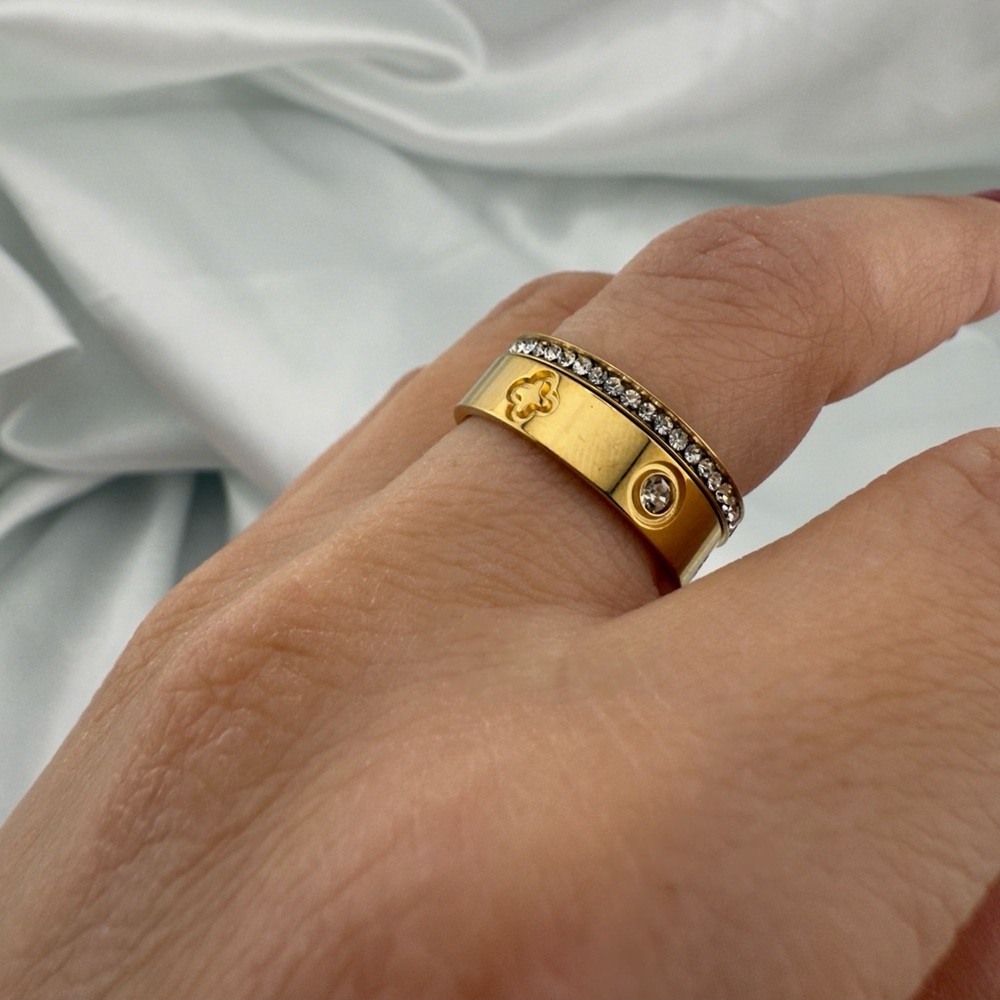Luxury Anthropologie Gold and Silver Women's Ring Set - Picture 3 of 9